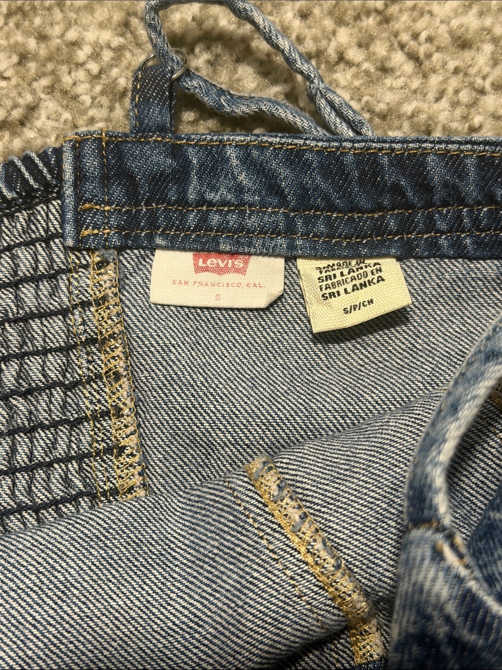 Women’s Levis Jean Crop - Picture 4 of 4
